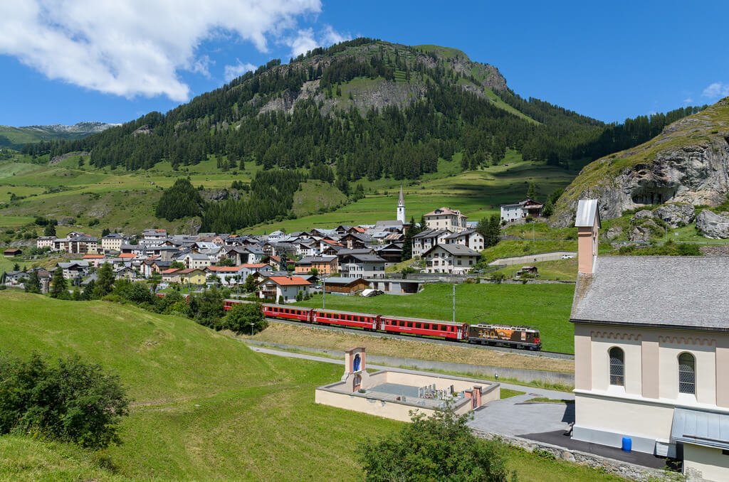 Scuol-Tarasp Suiza Travelers RHB